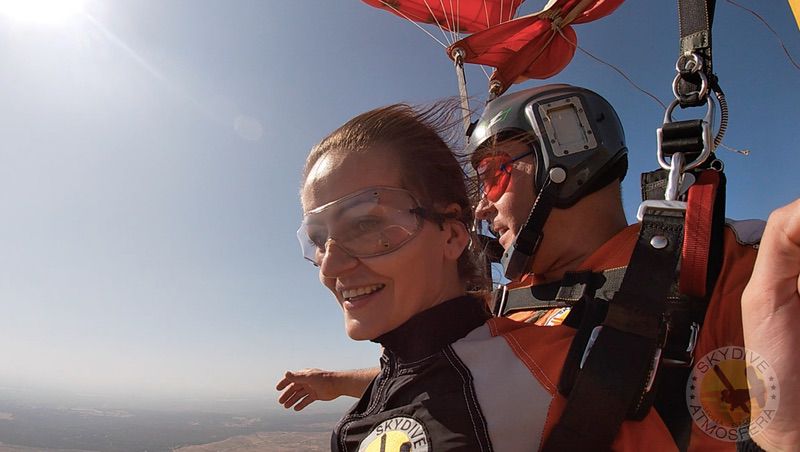 I wear glasses and/or contact lenses, will this be a problem during my tandem skydive?