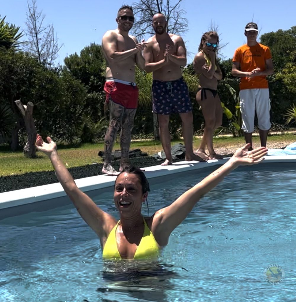 Szkolenie w prawdziwej wodzie, skoki spadochronowe Atmosfera